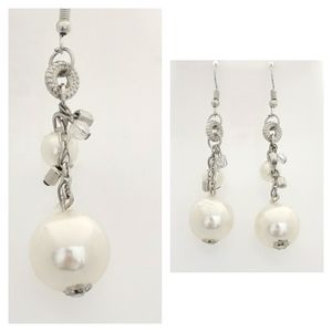 Pearly dangle earrings